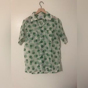 Vintage. Rate. Button up. 100% nylon. Single needle sleeve.
